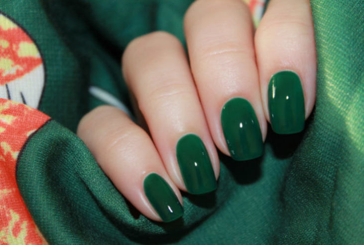 зеленый гель лак на ногтях фото