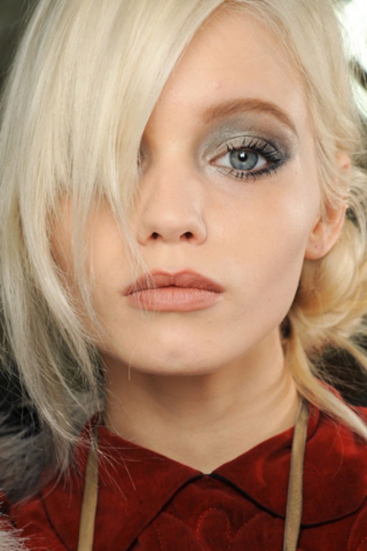 Дневной макияж для блондинок со светлыми глазами