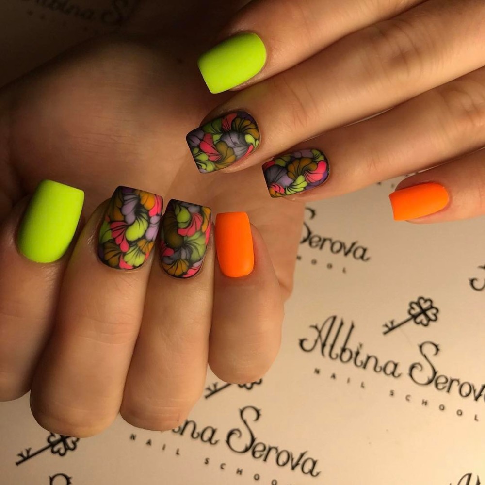 дизайн ногтей ярких цветов