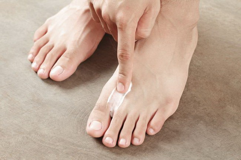 Белая кожа вокруг пальцев ног